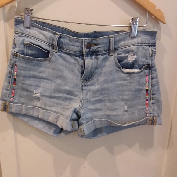 Old Navy Pants - Old Navy Distressed Embroidered Boyfriend Shorts 2